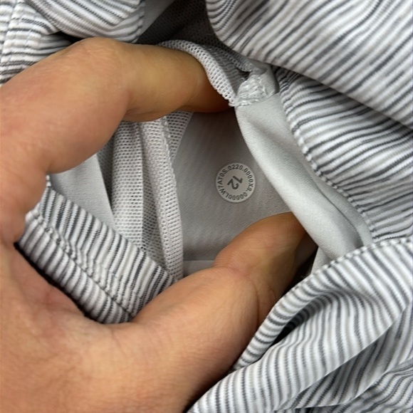 Lululemon On The Fly Short *2.5" Wee Are From Space Nimbus Battleship - Picture 4 of 6